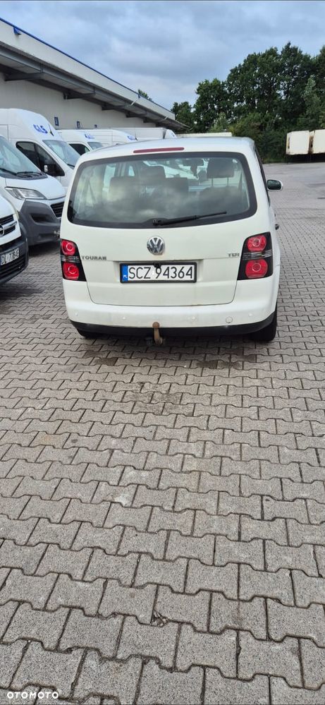 Volkswagen Touran 1.6 FSI Basis - 7