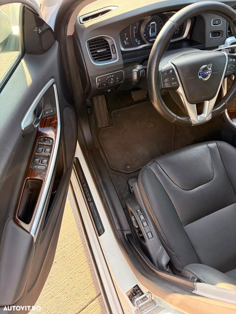 Volvo S60 D4 Geartronic Summum - 4