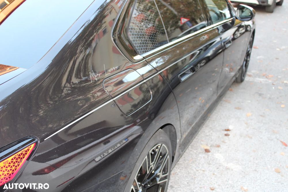 BMW Seria 7 740d xDrive MHEV - 8