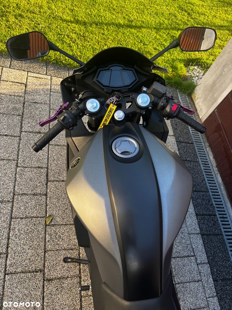 Yamaha YZF - 4