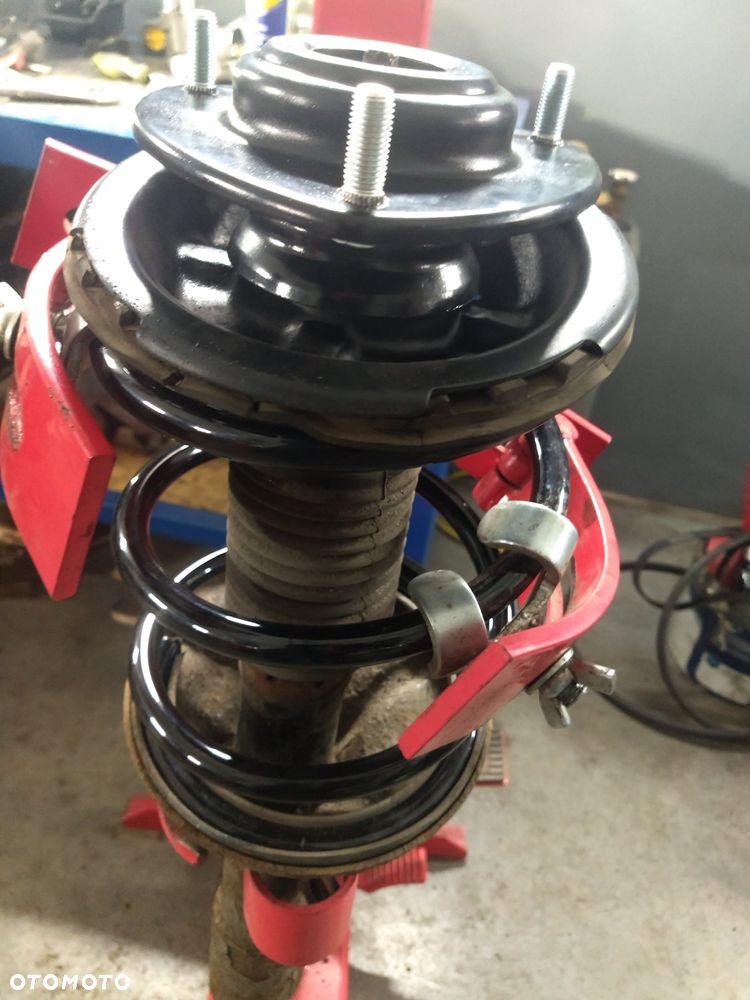 Mitsubishi Grandis 2.4 Inform - 12