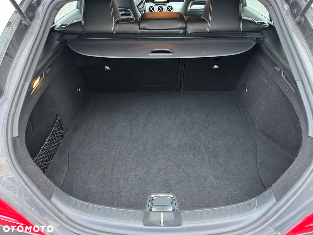 Mercedes-Benz CLA 180 Peak Edition - 14