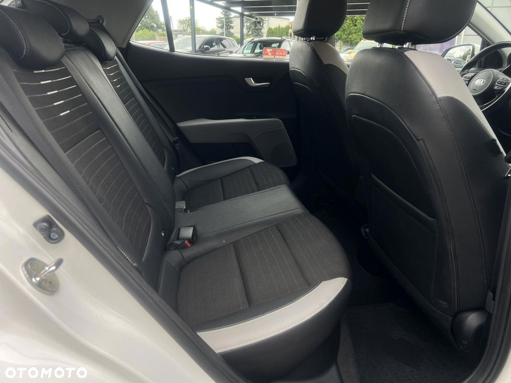 Kia Stonic 1.2 L - 28