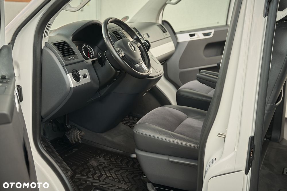 Volkswagen Multivan - 23