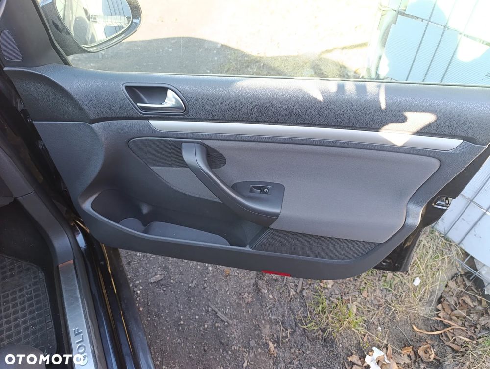 Volkswagen Golf 2.0 TDI DPF United - 15