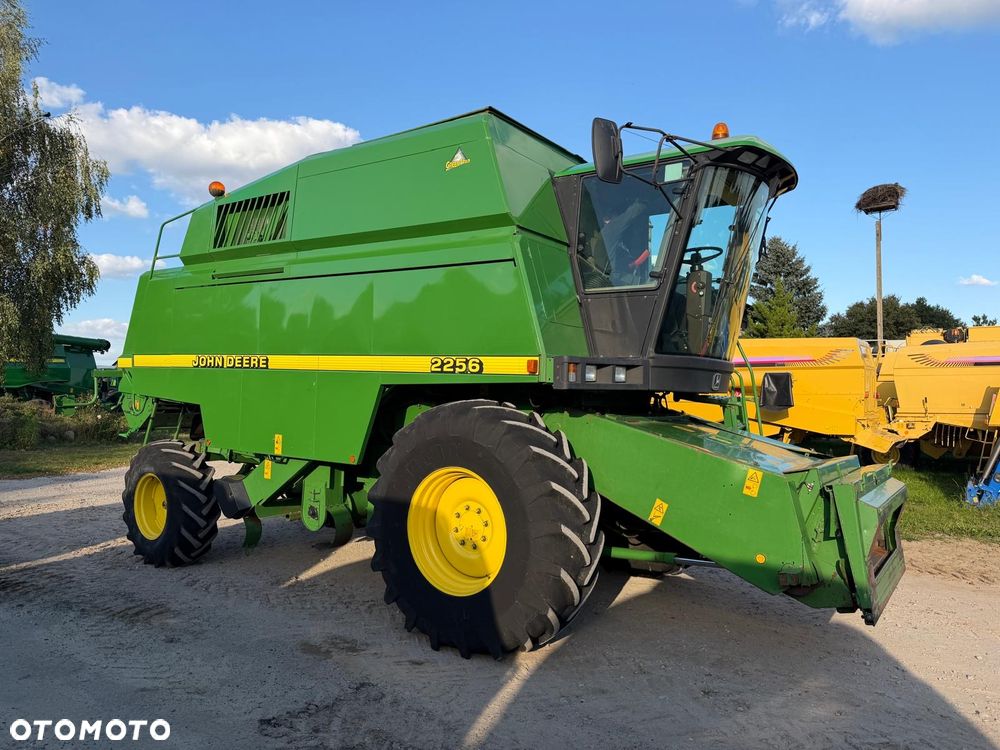 John Deere 2256 - 5