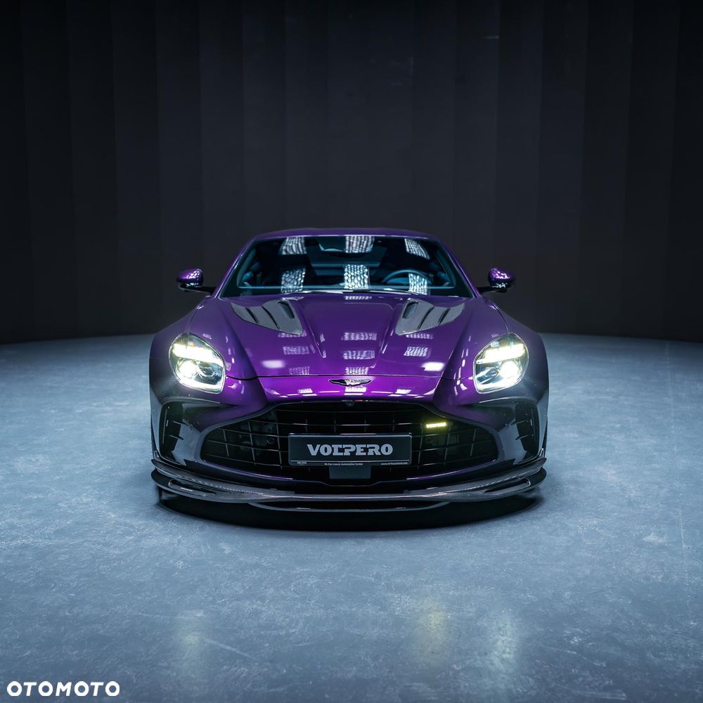 Aston Martin Vantage - 2