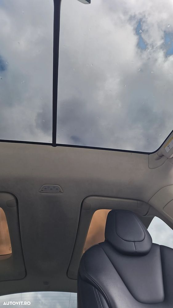 Tesla Model X - 15
