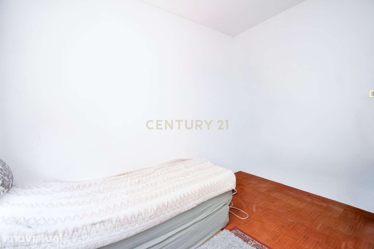Apartamento T2 em zona central, inserido em prédio com 2 elevadores e - Grande imagem: 4/18