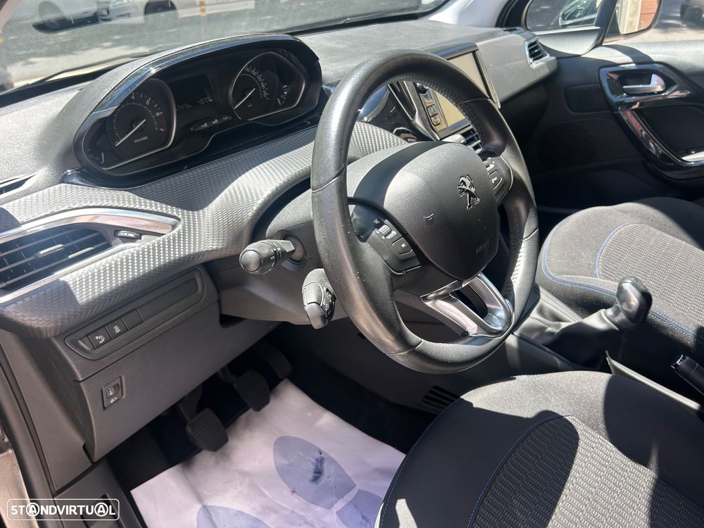 Peugeot 208 1.2 VTi SE Style - 26