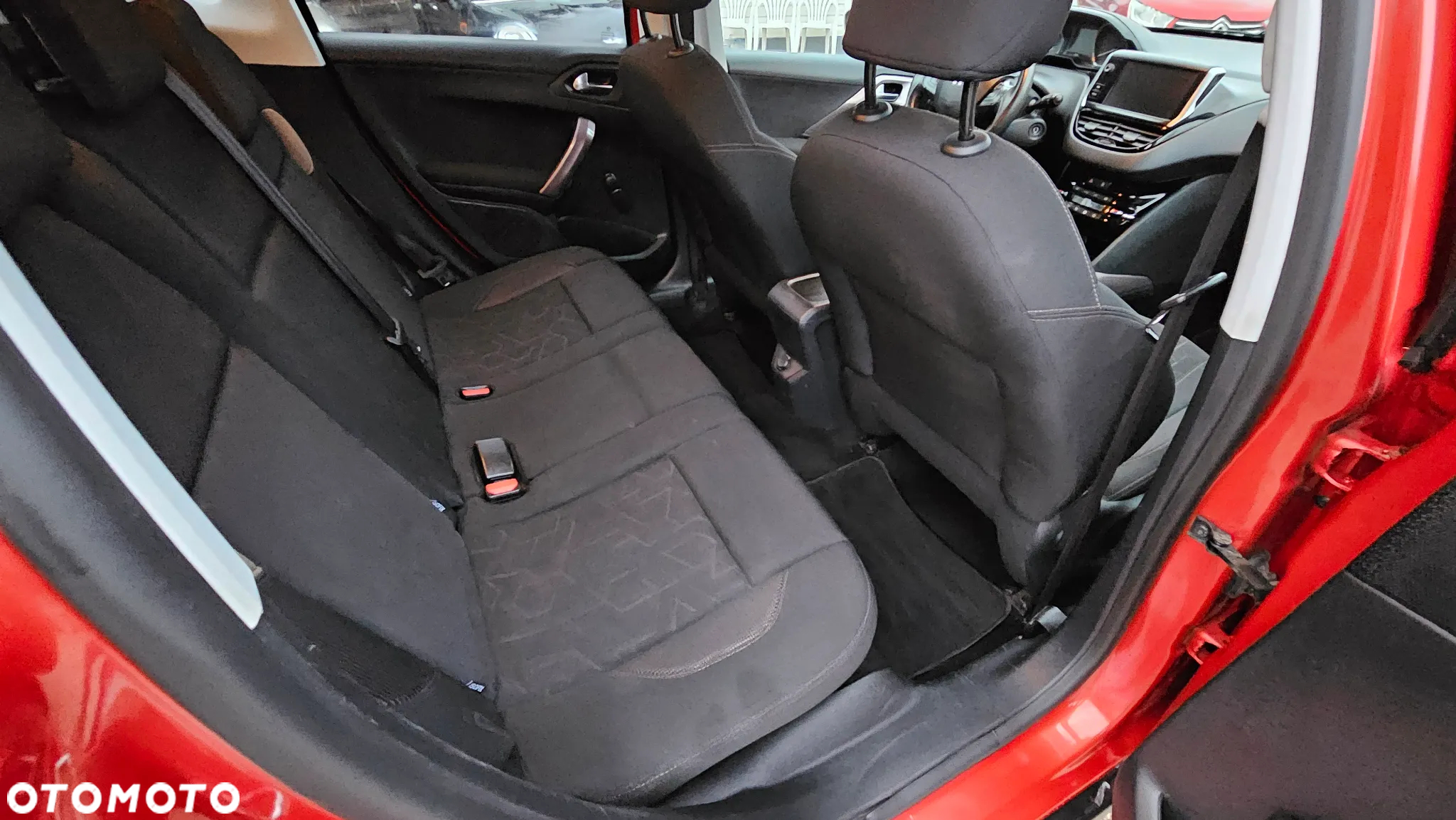 Peugeot 2008 1.2 Pure Tech Allure S&S - 8