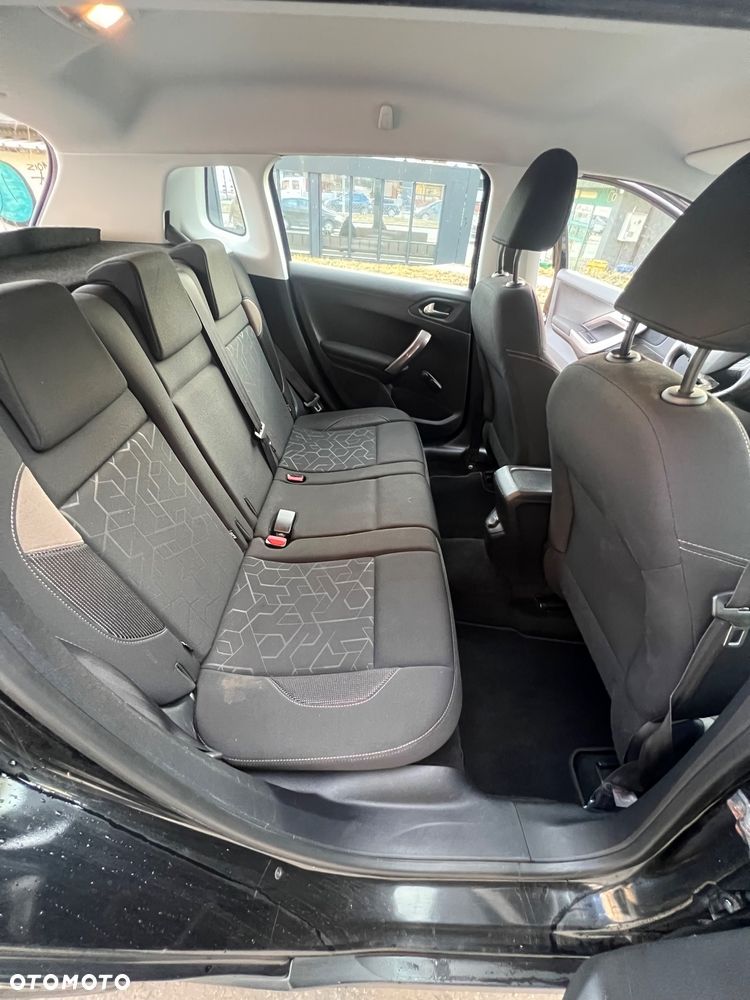 Peugeot 2008 82 VTI Acess - 32