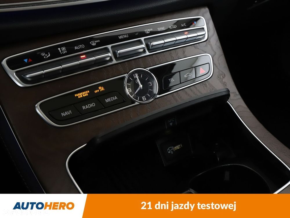 Mercedes-Benz Klasa E 220 d 4-Matic 9G-TRONIC - 27