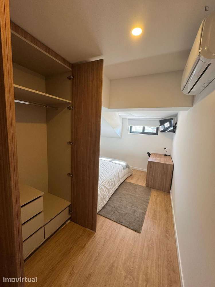 Quarto - localizado em Paranhos Porto - Grande imagem: 2/12