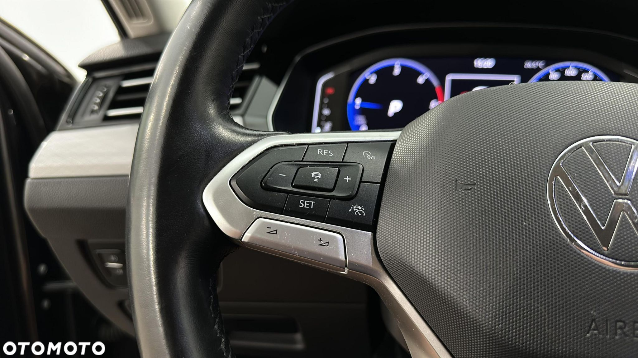 Volkswagen Passat - 25