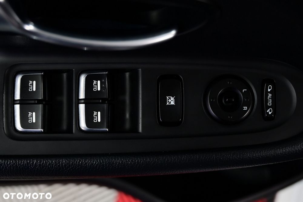 Kia Carens 1.7 CRDi M - 31