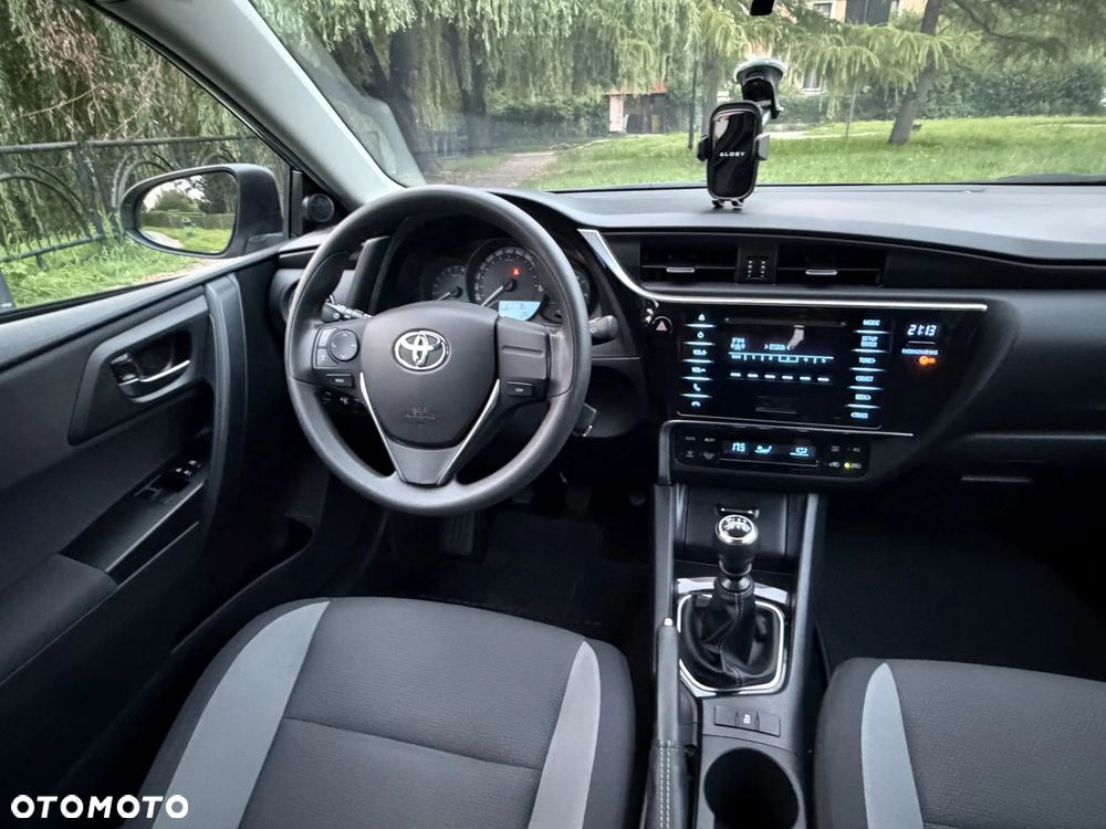 Toyota Auris - 13