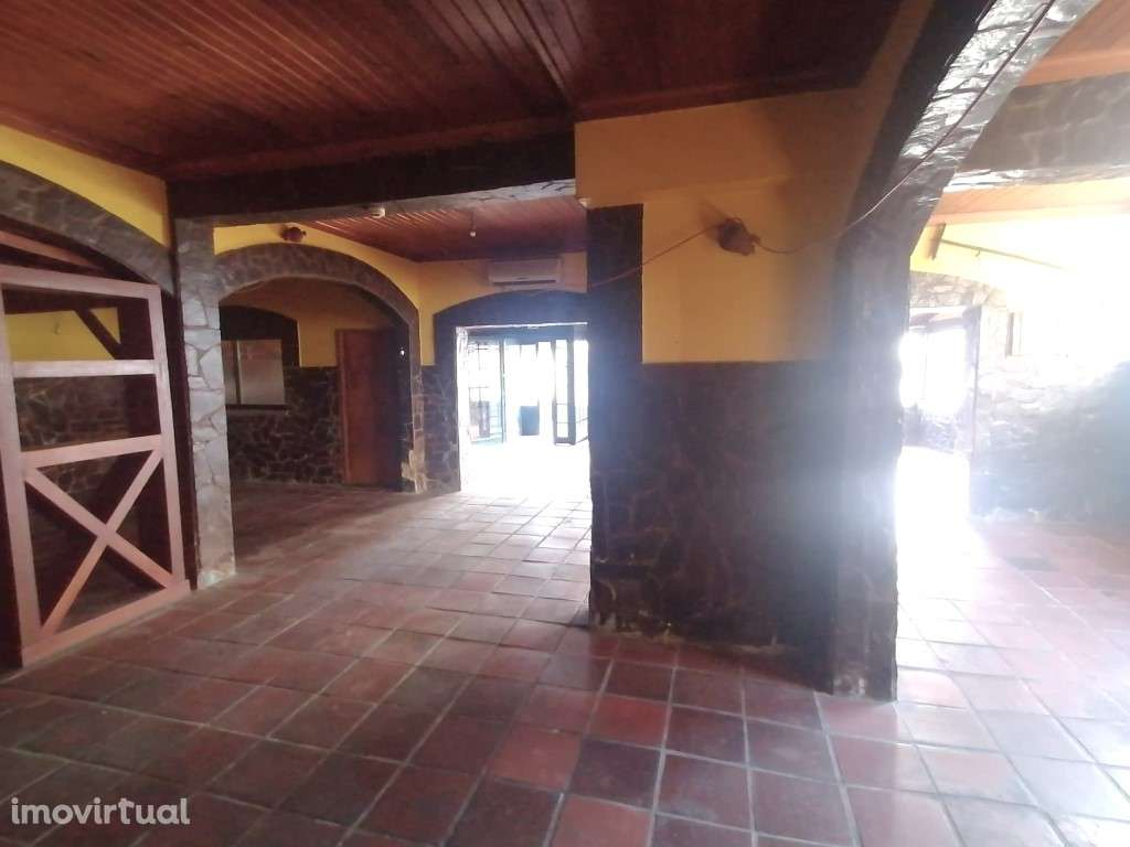 Moradia e espaço comercial nas Caldas da Rainha - Grande imagem: 5/11