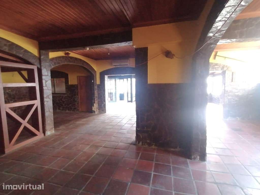 Moradia e espaço comercial nas Caldas da Rainha - Grande imagem: 5/11