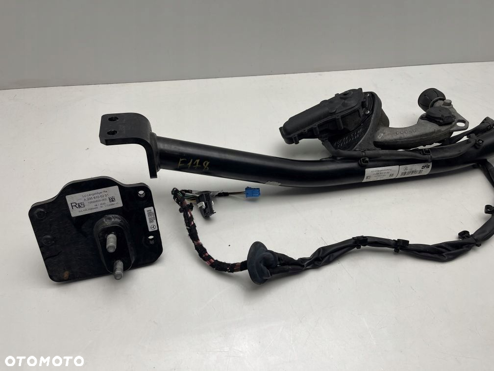HAK HOLOWNICZY MERCEDES EQE A2953100100 - 2