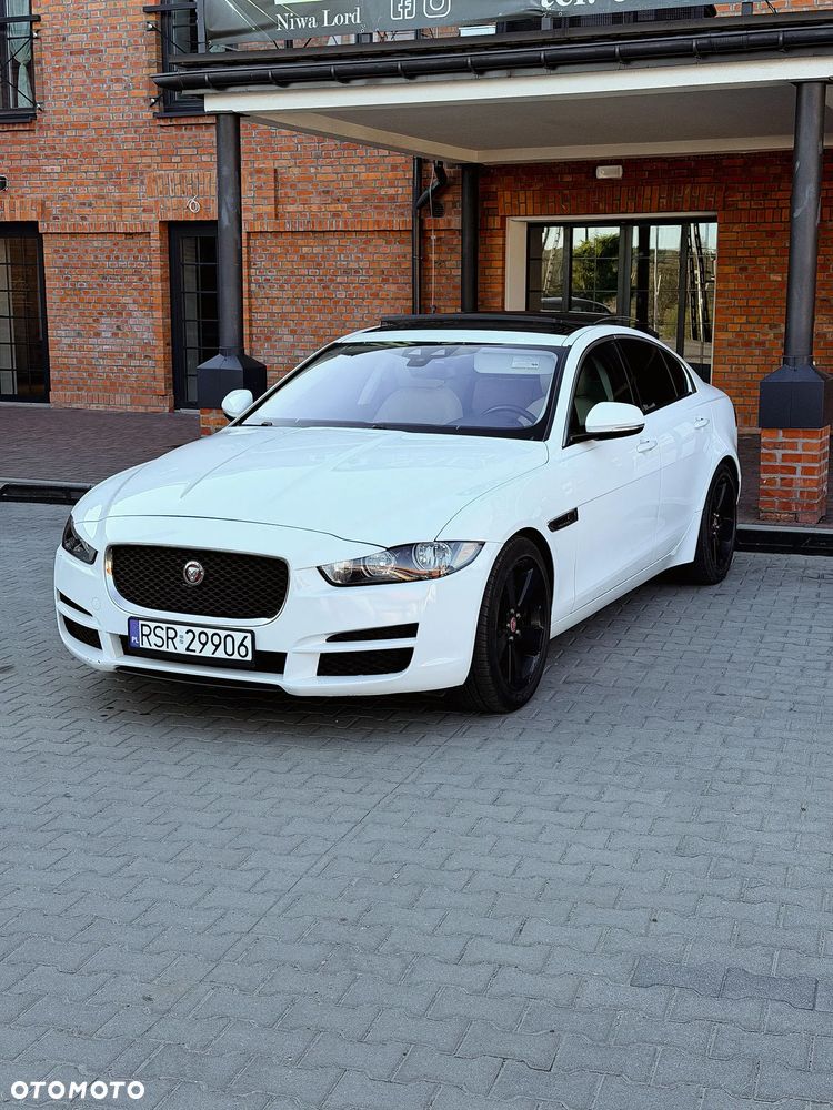 Jaguar XE 25t AWD Prestige - 25