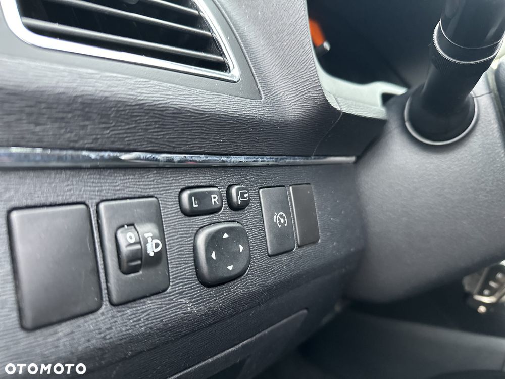 Toyota Avensis 1.8 Premium EU5 - 22