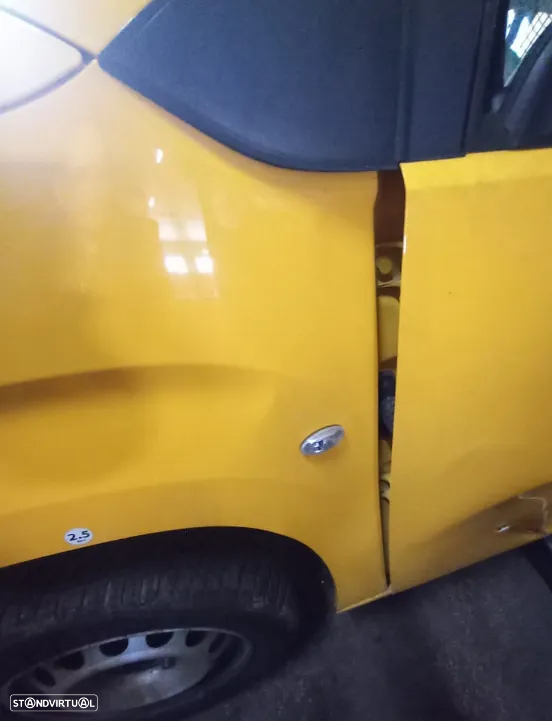 Guarda Lamas Esquerdo Citroen Berlingo 2020 - 2