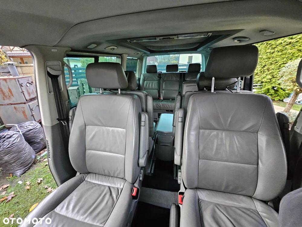 Volkswagen Multivan - 10