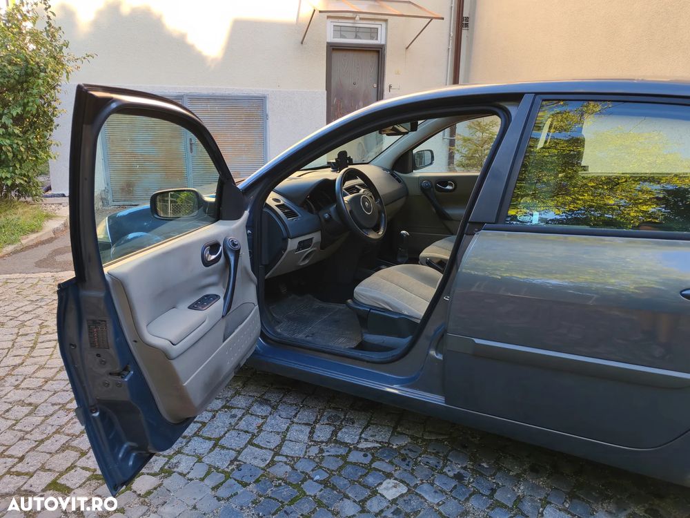 Renault Megane II 1.6 Influence - 11