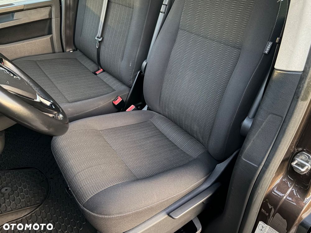 Volkswagen Caravelle - 11