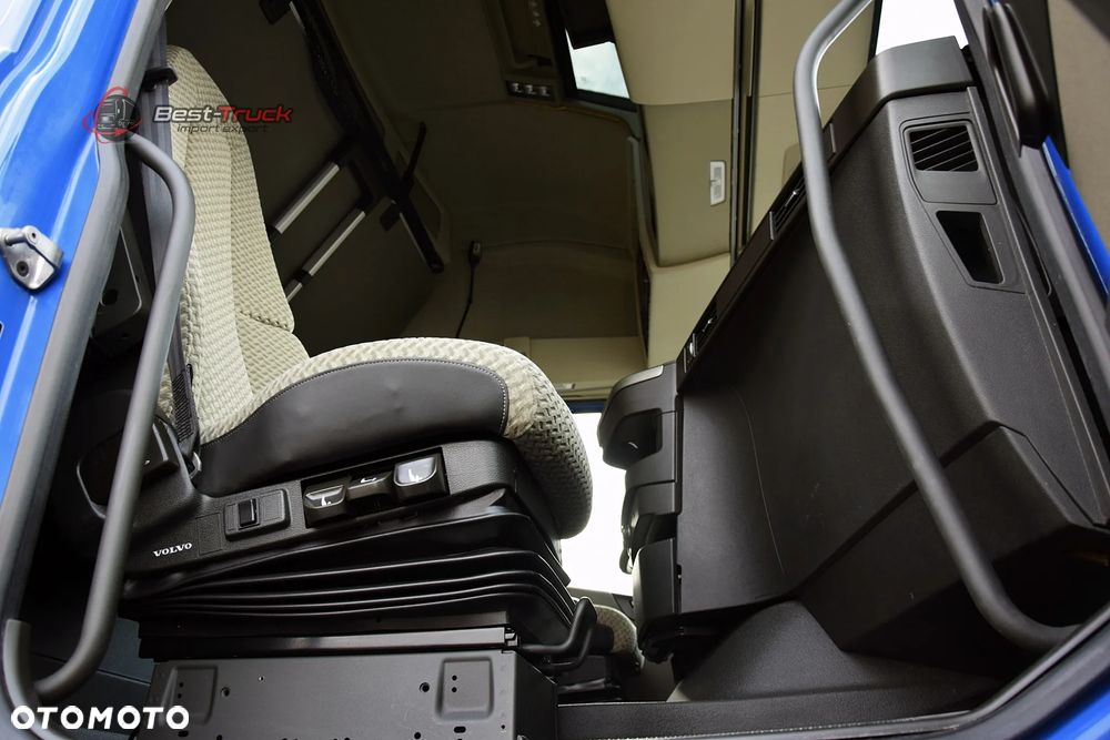 Volvo FH 460 XL  / FULL LED / ZBIORNIKI 1220 L /  PO ZŁOTYM KONTRAKCIE  / STANDARD - 25