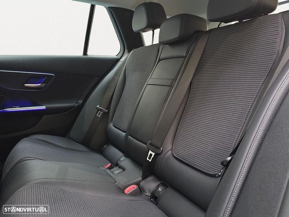 Mercedes-Benz C 300 — fotografia 14