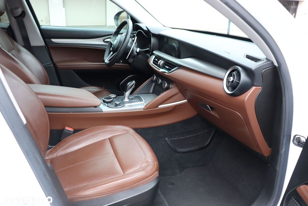 Alfa Romeo Stelvio 2.0 Turbo 16V AT8-Q4 Ti - 17