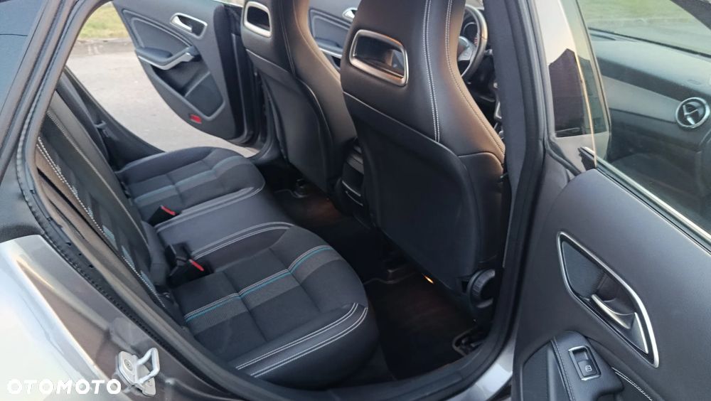 Mercedes-Benz CLA 180 7G-DCT UrbanStyle Edition - 8