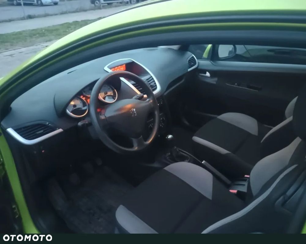 Peugeot 207 1.4 16V Trendy - 5