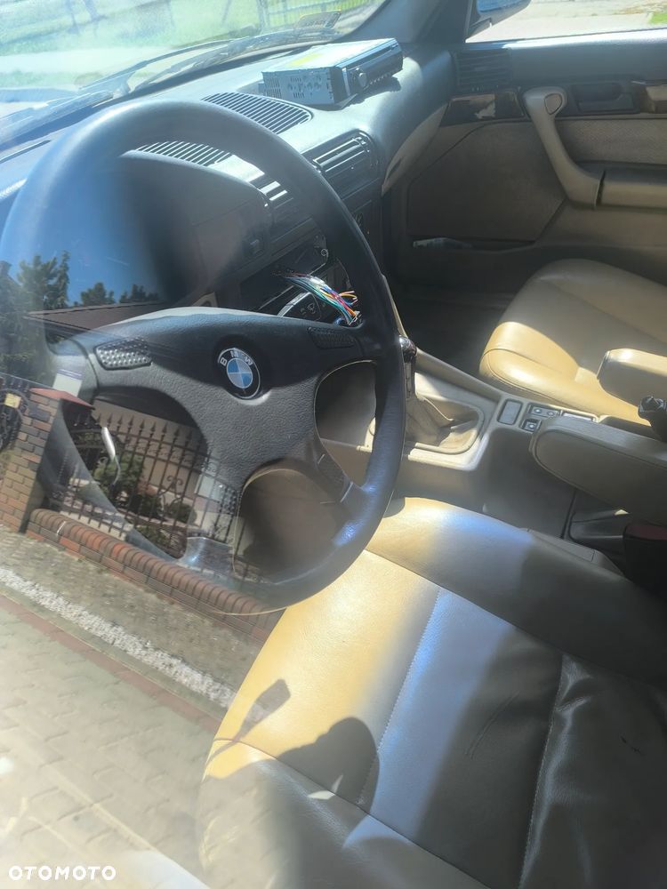 BMW Seria 5 520i - 30