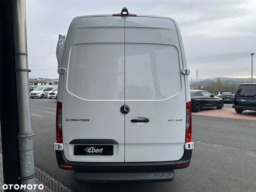 Mercedes-Benz Sprinter - 4