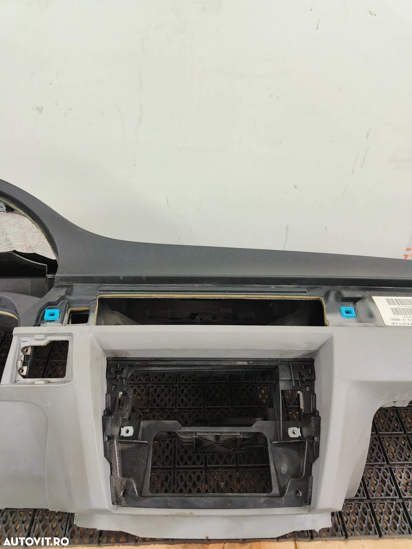 Plansa bord BMW E90/91/92 model fara navigatie cu airbag pasager model cu doua mufe - 5