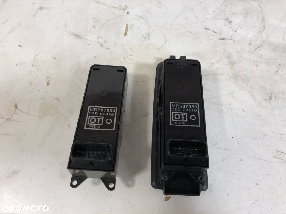 PRZEŁĄCZNIK SZYB PRZÓD PANEL STEROWANIA SZYB MITSUBISHI COLT - 2