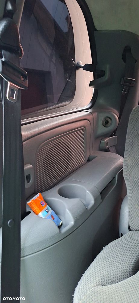 Chrysler Voyager 2.4 SE - 20