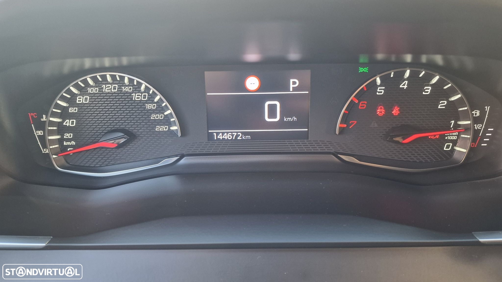 Peugeot 2008 1.5 BlueHDi Allure EAT8 - 18