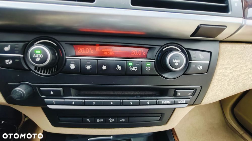 BMW X5 xDrive50i - 24