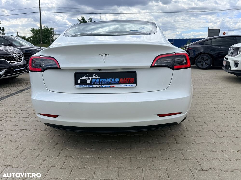 Tesla Model 3 - 5