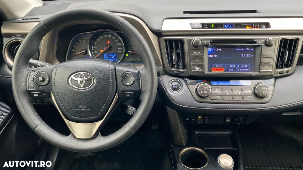 Toyota RAV4 2.2 D-4CAT 4WD Aut Luxury - 9