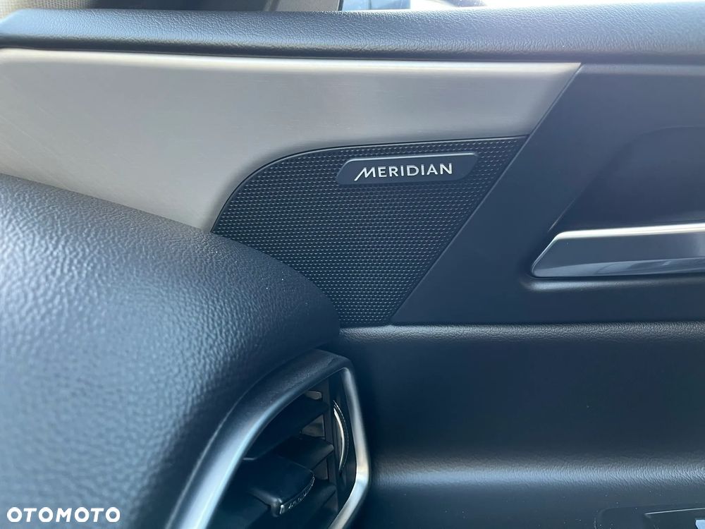 Jaguar XE 2.0 T Portfolio - 33