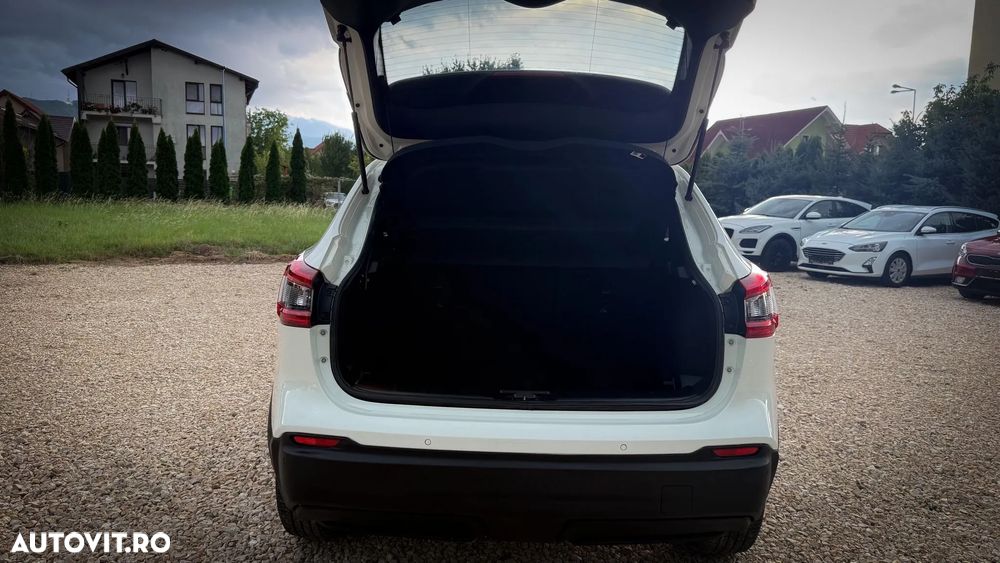Nissan Qashqai 1.3 DIG-T TEKNA - 11
