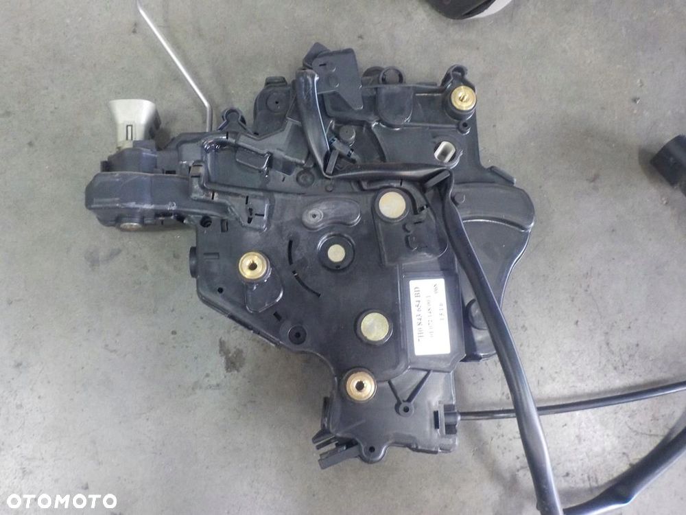 VW T5 ZAMEK DRZWI ODSUWANYCH BOCZNYCH 7H0843654BD - 2