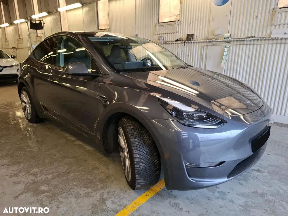 Tesla Model Y Long Range Dual Motor AWD - 3