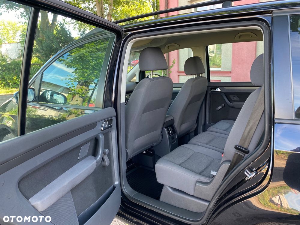 Volkswagen Touran - 17