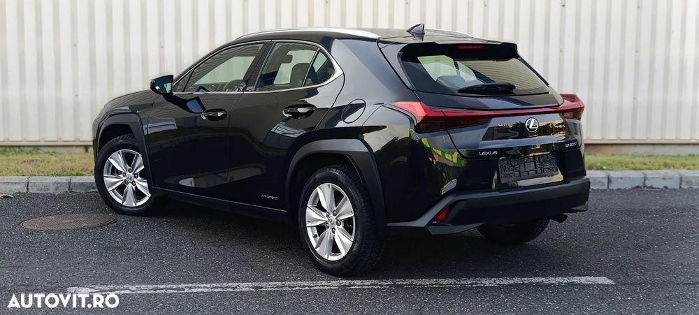 Lexus UX 250h FWD Business - 11